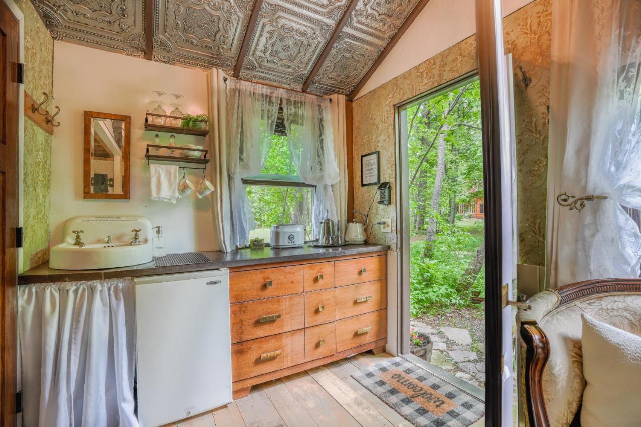 Vintage Wild West Tiny In The Woods! Lodge